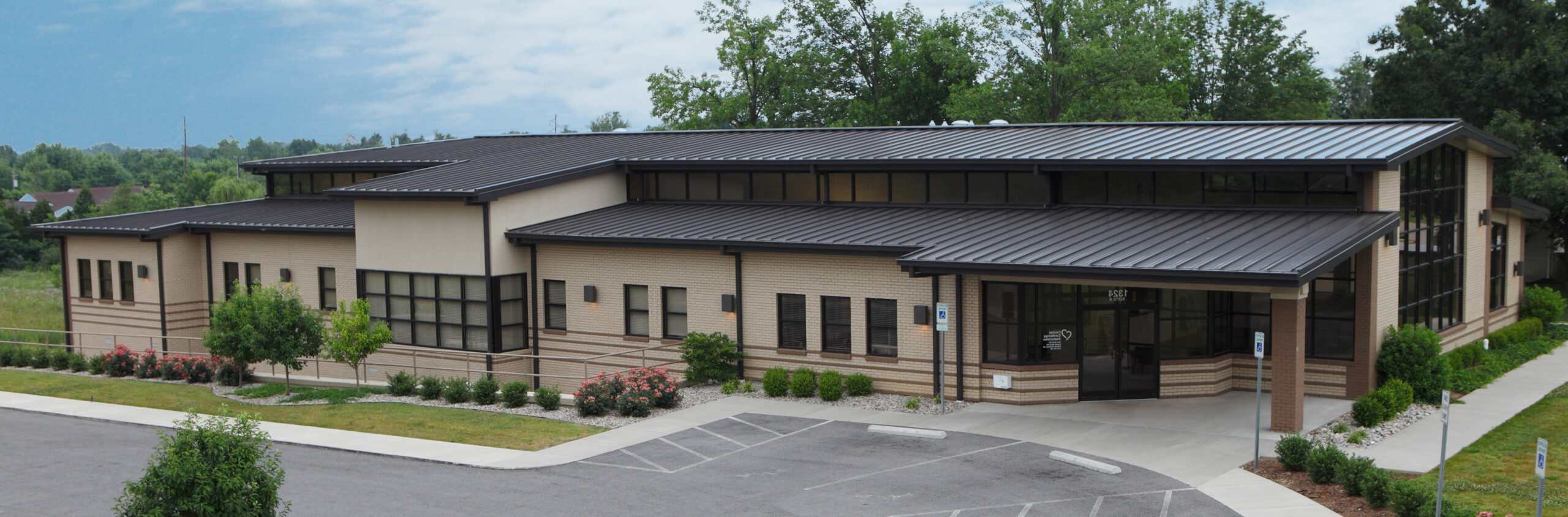 COMMERCIAL BUILDING WITH METAL ROOF AND CONCEALED FASTENERS